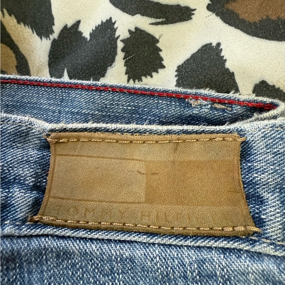 Women's Tommy Hilfiger Classic Fit Jeans - Picture 9 of 12